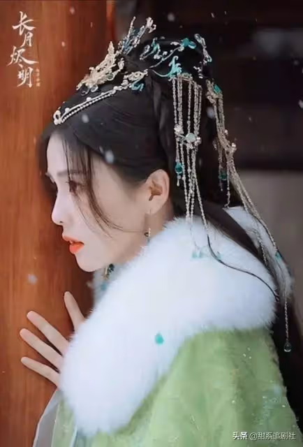 《長月燼明》147天後白鹿殺青，一人分飾三角，造型就已經贏了
