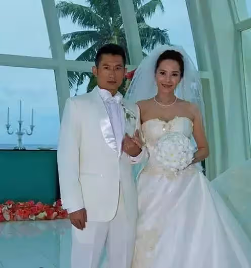 混血港姐棄豪門嫁農村！因認錯臉結緣窮小子　倒貼丈夫3套房「將公婆當孩子寵」