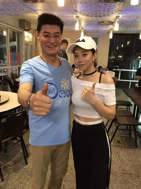 8點檔大反派王中皇私下超暖! 他「22歲正妹女兒」曝光超吸睛 力拚出道出演《大時代》