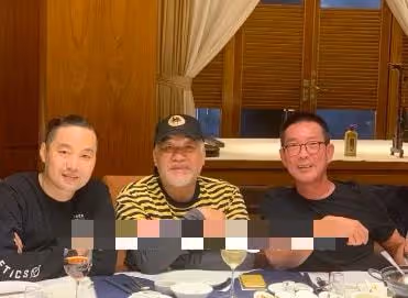 武打巨星元彪曝近況，64歲仍有肌肉留鬍子氣質佳，晚年生活太瀟灑