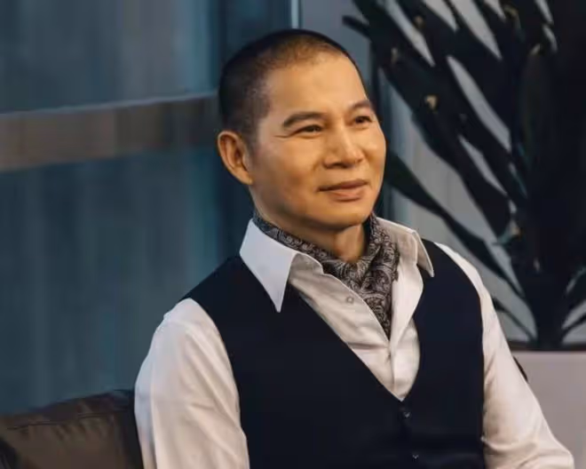 台灣男星全家移居內地近況,戲約不斷收入高,曾生活拮据子女停學