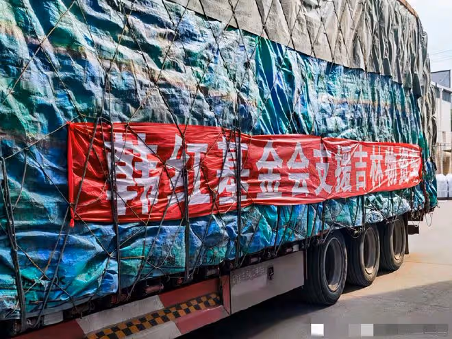 韓紅攜眾星支援長春!為學生捐贈食品補給,肖戰易烊千璽默默捐款