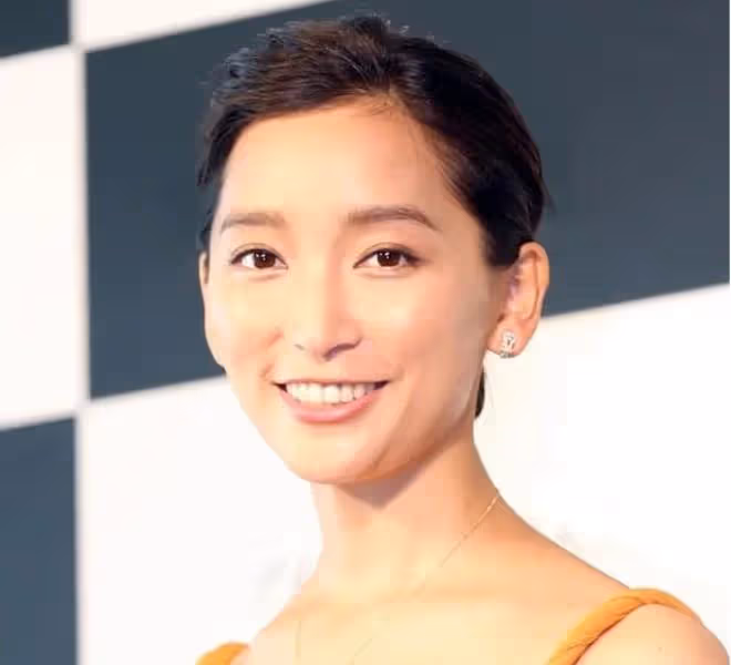 離婚2年後，她高調公開私生活，引100w網友圍觀：比電視劇還精彩的人生啊！