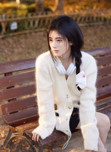 鞠婧禕曬美照反被懟，用口罩扎頭髮被指是反面教材，昔日言論遭扒