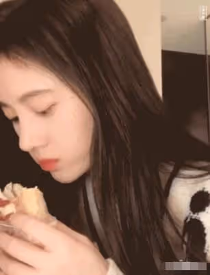 鞠婧禕曬美照反被懟，用口罩扎頭髮被指是反面教材，昔日言論遭扒