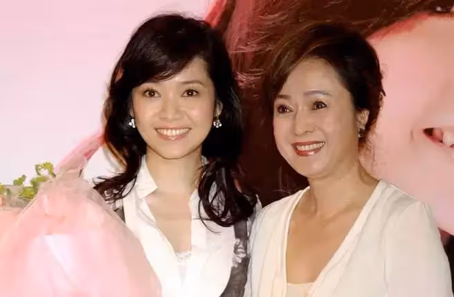 「我假笑了40年!」侯佩岑頂嘴「被媽媽倒整頭牛奶」嚇傻 從小乖巧「40歲後不再討好」醒悟:真正高情商 !