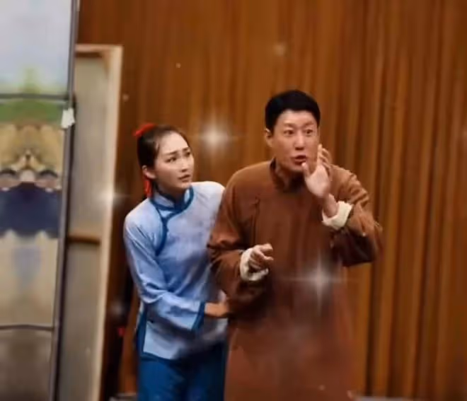 47歲于震慶結婚10周年!與小13歲嬌妻好甜蜜,三娃長相似複製粘貼