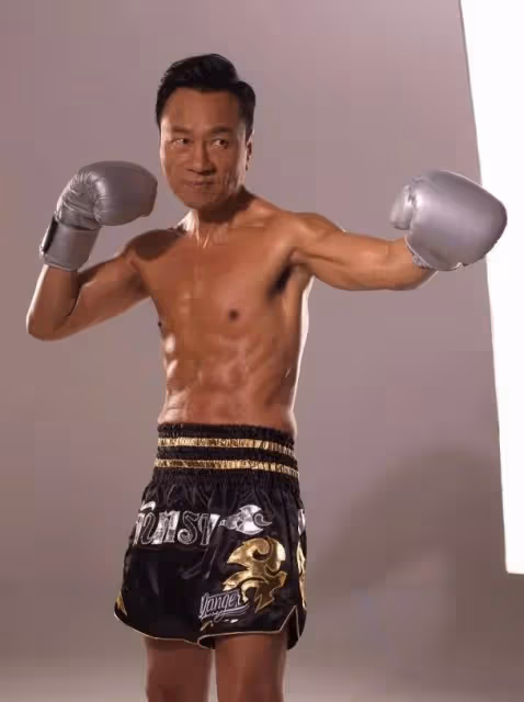 佩服！57歲TVB三屆視帝為新劇激減20磅，苦練一身肌肉上陣打擂台