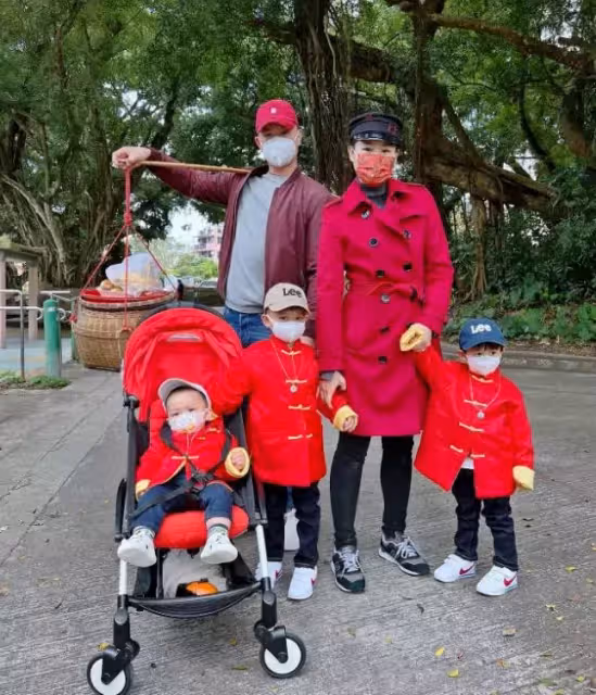 胡杏兒曬7年對比圖慶老公生日，大方摟李乘德親吻，仨娃也罕出鏡