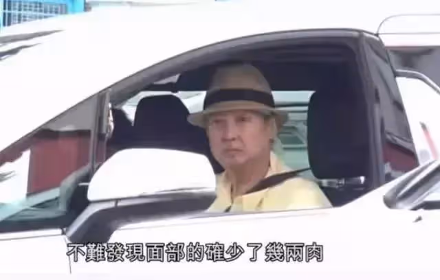土豪程度令人乍舌！洪金寶難掩蒼老，一家九口住堪比宮殿的超級豪宅，廚房大到可跑圈奢華堪比宮殿！