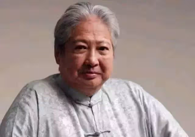 土豪程度令人乍舌！洪金寶難掩蒼老，一家九口住堪比宮殿的超級豪宅，廚房大到可跑圈奢華堪比宮殿！