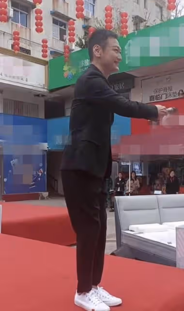 58歲陶大宇縣城跑商演台型足，網友不禁感慨：竟落魄至此