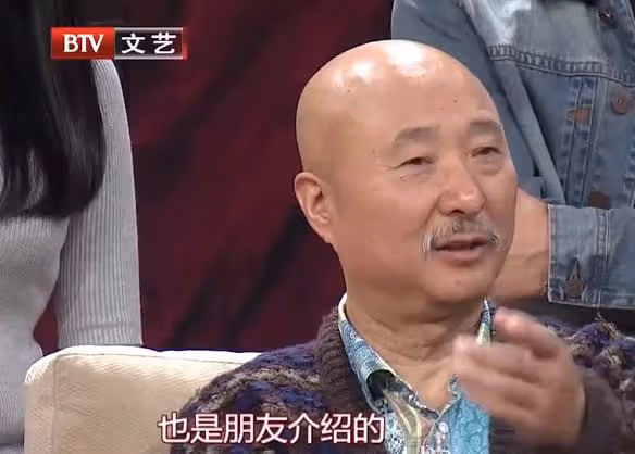 陳佩斯老婆罕曝光，夫妻倆街上吵架指指點點，男方被嚇得連連後退