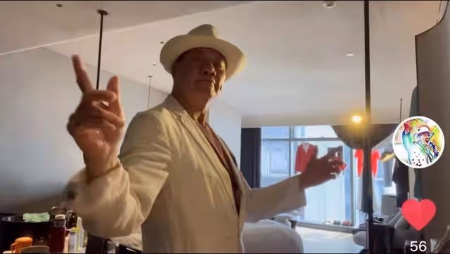 萬梓良曬居家隔離視頻，獨自一人房間內狂扭，行為引爭議狀態成謎