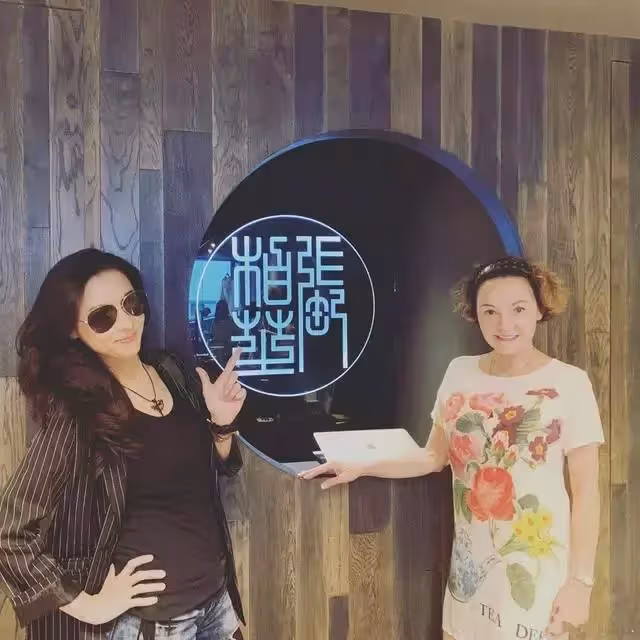 張柏芝二兒子才是「盛世美顏」！顏值反超哥哥，穿衣時髦髮型飄逸，完美遺傳了老爸基因
