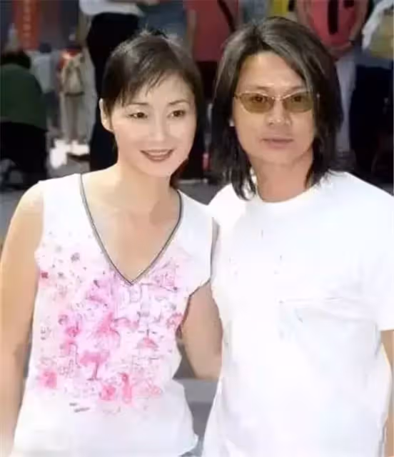 為救妻子花光積蓄！昔亞視一哥「為照顧患病妻子」甘願拋下名利　攜手36年「無兒無女」恩愛如初