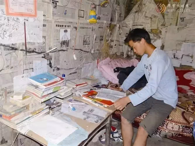 2000年,單親母親在車庫收養16歲孤兒,15年後養子回報她千萬元