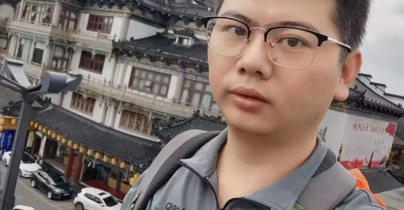 2004年，阿姨救濟少年20元，18年後小伙來報恩：還您19元