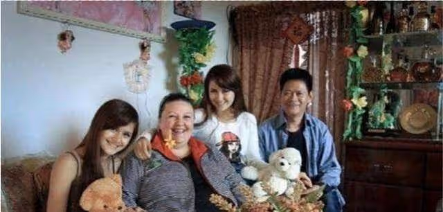 26年前，山東農民娶回一個白人女孩，生的雙胞胎女兒都進了娛樂圈