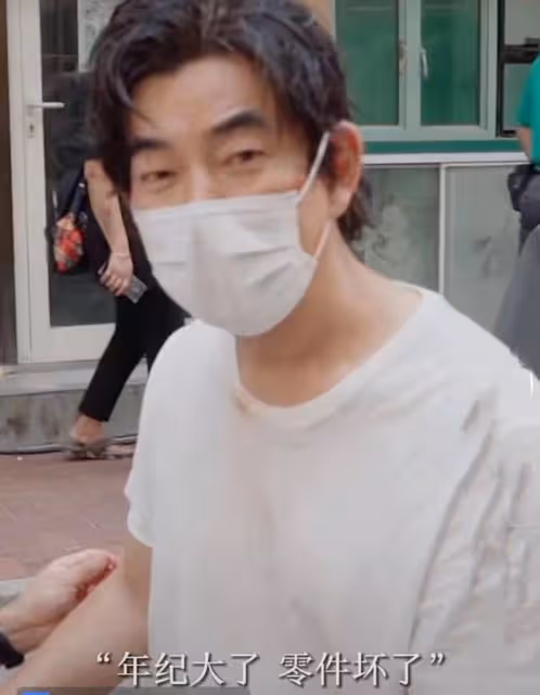 55歲任賢齊拍戲意外受傷，木板斷裂痛苦倒地，青筋暴起眼眶含熱淚
