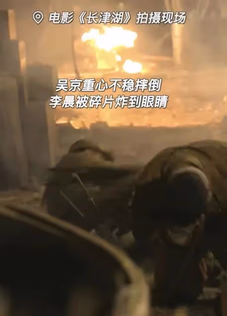55歲任賢齊拍戲意外受傷，木板斷裂痛苦倒地，青筋暴起眼眶含熱淚