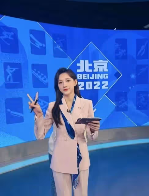 央視美女馬凡舒曬生活照，穿瑜伽褲秀大長腿，馬甲線明顯惹人羨慕