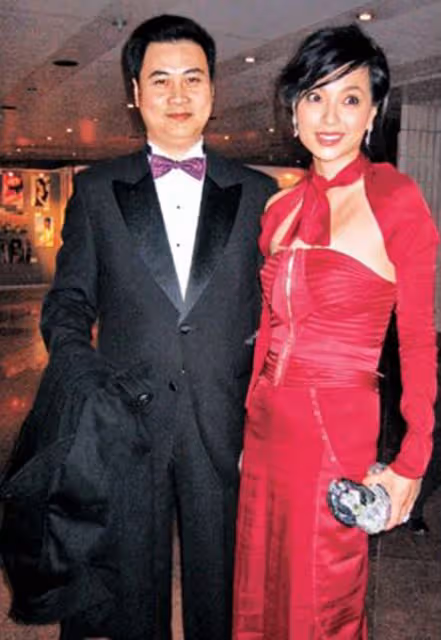 TVB女星傅明憲直言不會移民！51歲單身無兒女，家人都在國外生活