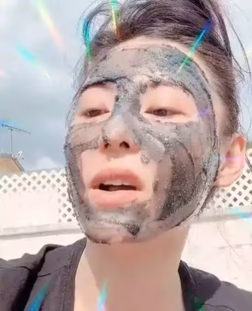 張柏芝近期生活很悠閒,素顏美膚照變化大,感覺又變漂亮了