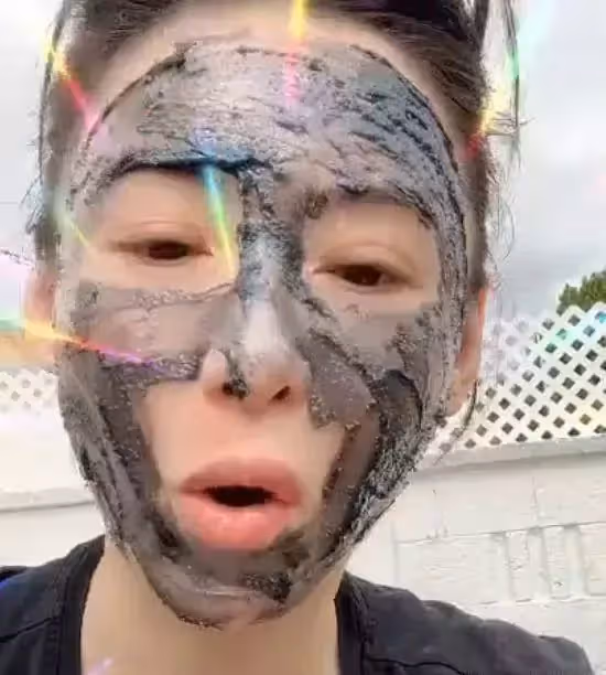 張柏芝近期生活很悠閒,素顏美膚照變化大,感覺又變漂亮了
