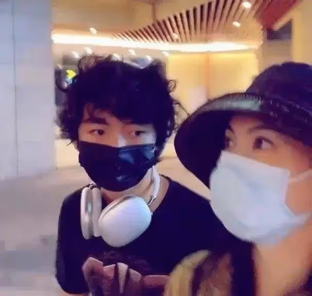 張柏芝近期生活很悠閒,素顏美膚照變化大,感覺又變漂亮了