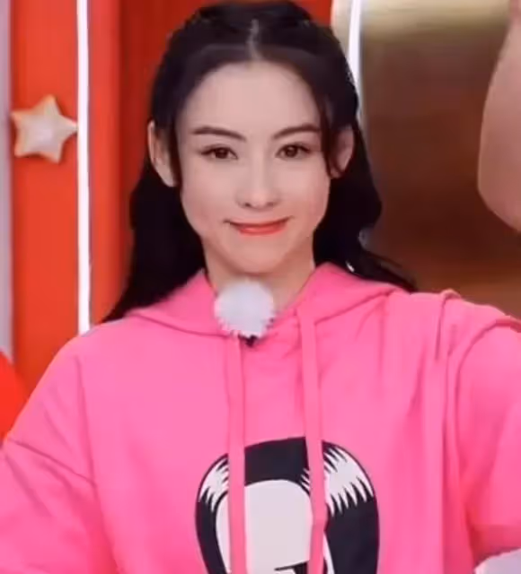 張柏芝近期生活很悠閒,素顏美膚照變化大,感覺又變漂亮了