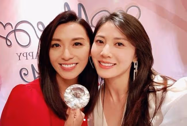 恭喜！48歲女星被小5歲男友跪地求婚，與富商離婚9年終覓得幸福