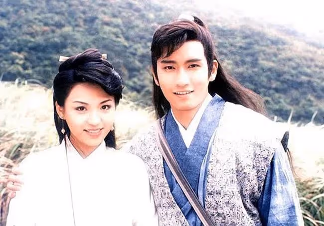 恭喜！48歲女星被小5歲男友跪地求婚，與富商離婚9年終覓得幸福