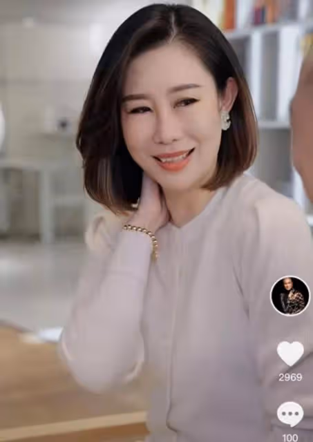 甜蜜！63歲知名港星頻與小26歲嬌妻秀恩愛，結婚多年仍像在熱戀期