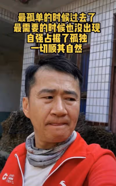 38歲李嘉明回鄉下出生地，破舊髒亂堆滿乾柴，父母已去世物是人非