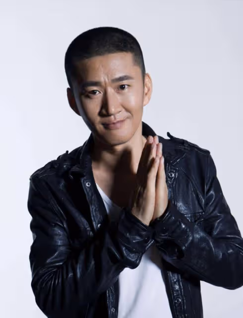 38歲李嘉明回鄉下出生地，破舊髒亂堆滿乾柴，父母已去世物是人非