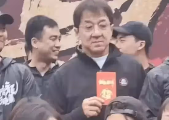 不敢退休！67歲成龍神情憔悴「拍戲趴地吃土」超拚命　知情人感嘆「全是為了兒子」：敬佩又心疼