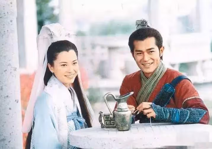 「混血港姐」郭羨妮嫁農村窮小子，倒貼丈夫3套房，被酸「太傻」，她笑：11年婚姻說明一切