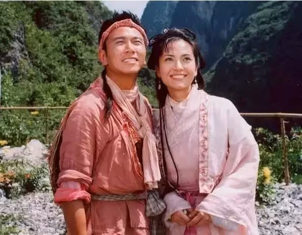 「混血港姐」郭羨妮嫁農村窮小子，倒貼丈夫3套房，被酸「太傻」，她笑：11年婚姻說明一切