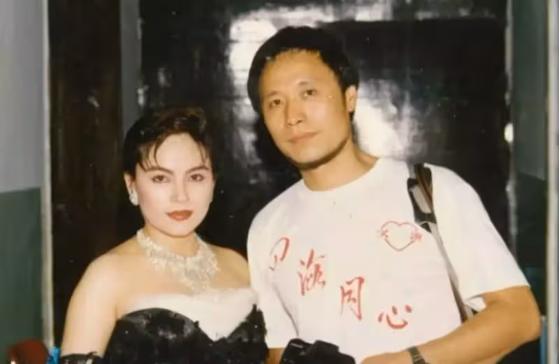 著名歌手千百惠：曾從何靜手裡奪走丈夫，如今58歲單身一人