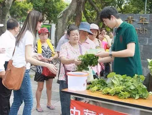 玉女偶像始祖金瑞瑤58歲近況曝光，身材窈窕風韻不減，一家齊做公益，做開明父母支持兒子愛好