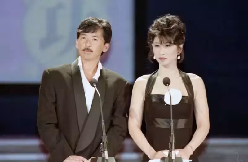 當年引狼入室，林子祥前妻嘆葉蒨文什麼都跟我比早看對眼，兒PO媽穿熱褲辣照，網讚完全不輸她