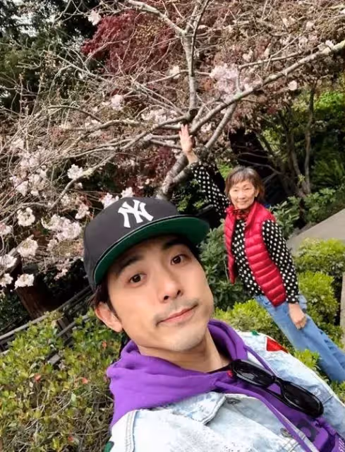 當年引狼入室，林子祥前妻嘆葉蒨文什麼都跟我比早看對眼，兒PO媽穿熱褲辣照，網讚完全不輸她