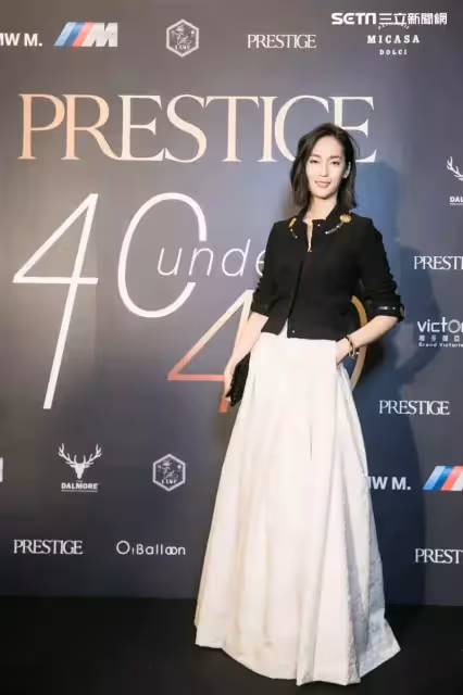 鄧麗君姪女曝光，笑憶【小時候不知她多紅】過年才見得到，穿姑姑舊衣現身，網讚：是一家人准沒錯！