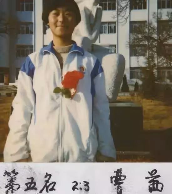 獨生女曹茜,父母借錢供出國,她卻失聯17年,父母去世也不願回來