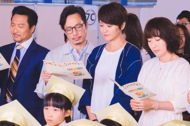 梁詠琪與洋老公開店賣童裝,7歲混血女兒當模特,五官精緻眼睛大
