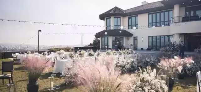 玄彬孫藝珍婚禮喜帖首度曝光,一名賓客收到後表示「很苦惱」