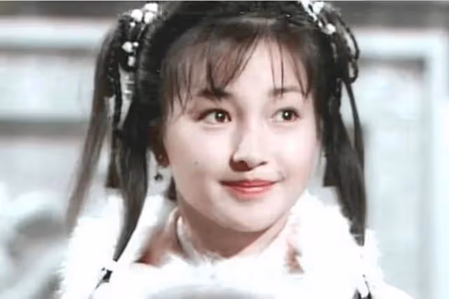 全球最美的Lisa,與最甜港姐撞臉?要說她的甜,和王冰冰不相上下