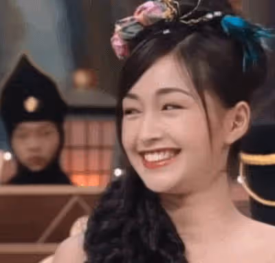 全球最美的Lisa,與最甜港姐撞臉?要說她的甜,和王冰冰不相上下