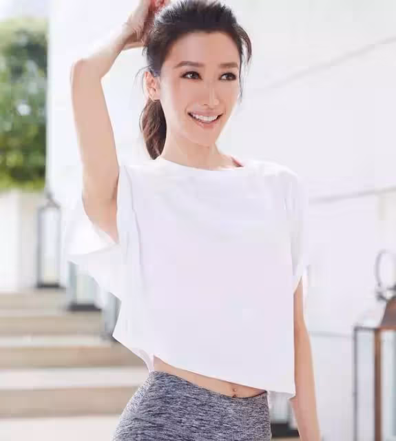 37歲未婚生女,孩子生父成謎,謝婷的情史比父親謝賢、哥哥謝霆鋒還精彩